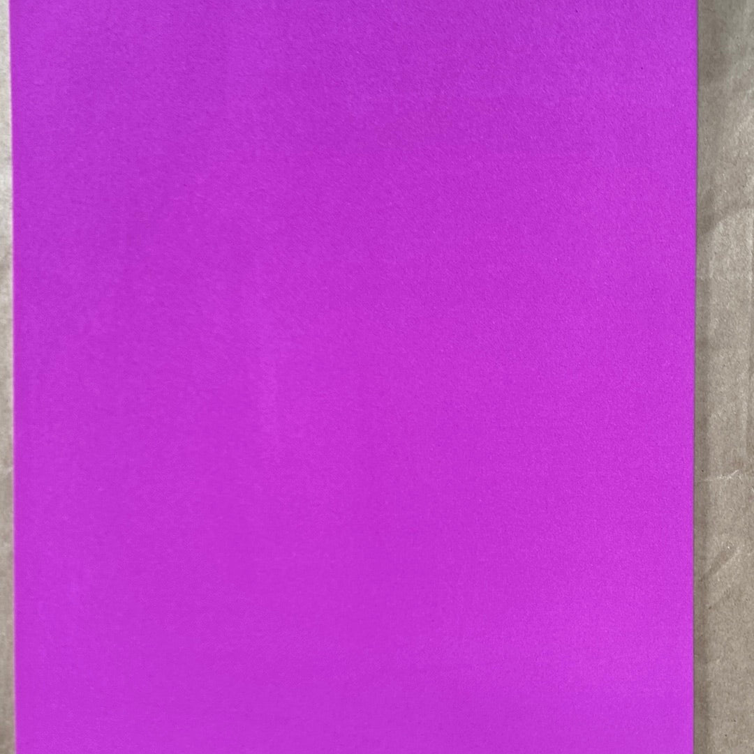 GOMA EVA FLUORESCENTE TAMAÑO 20x30cm PURPURA